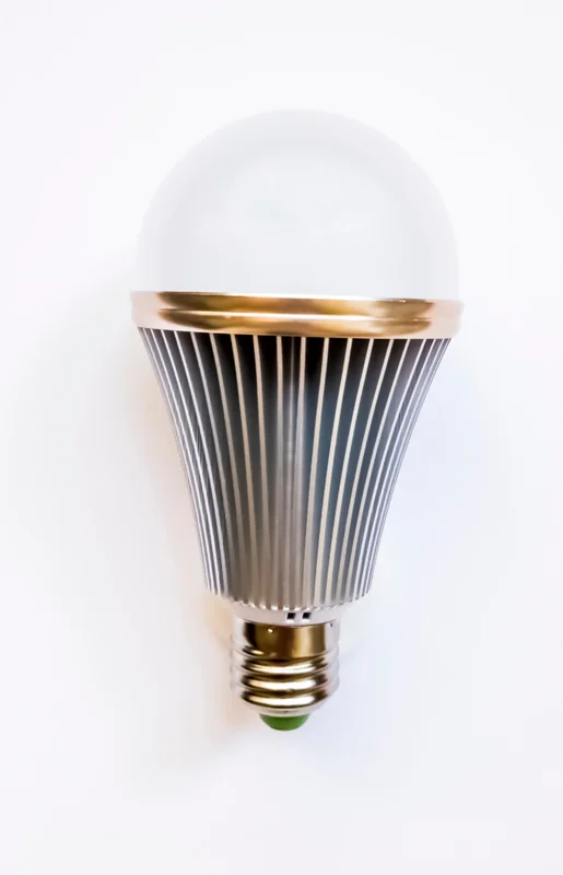 لامپ فتوسنتز ۱۸ وات بدنه فلزی سر پیچ معمولی